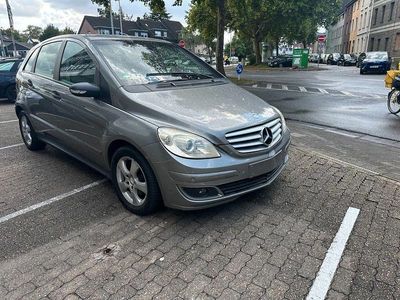 Mercedes B200
