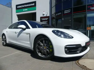 Usata Porsche Panamera 4 Chrono 330 CV (242 kW) 2023 Bianco Berlina