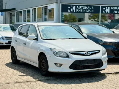 Gebraucht Hyundai i30 Edition 90 PS (66 kW) 2010 Weiß Limousine