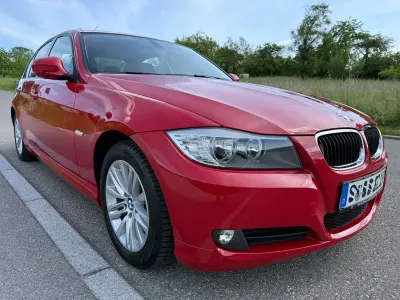 Gebraucht BMW 320 170 PS (125 kW) 2010 Rot Limousine