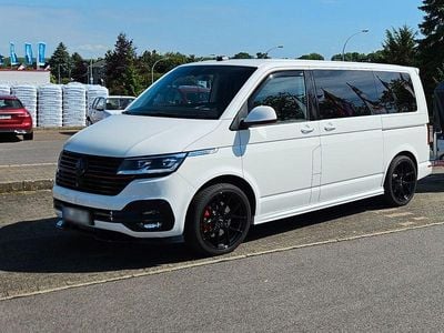 Second-hand VW Multivan Generation Six 204 CP (150 kW) 2022 Alb Monovolum