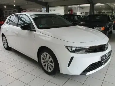 Gebraucht Opel Astra Business Edition 131 PS (96 kW) 2023 Weiß Kleinwagen