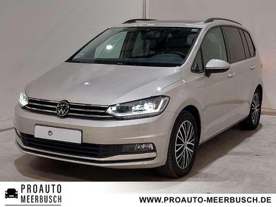 Ivory silver Gebraucht 2024 VW Touran Comfortline Van / Kleinbus | 34.999 € (Etwas zu teuer)