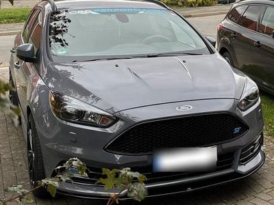 Second-hand Ford Focus Performance Edition 185 CP (136 kW) 2017 Gri Break
