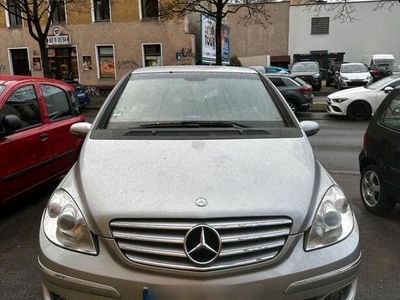 Mercedes B200