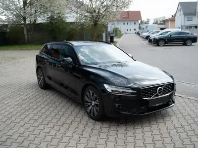Gebraucht Volvo V60 Plus 197 PS (144 kW) 2022 Schwarz Kombi