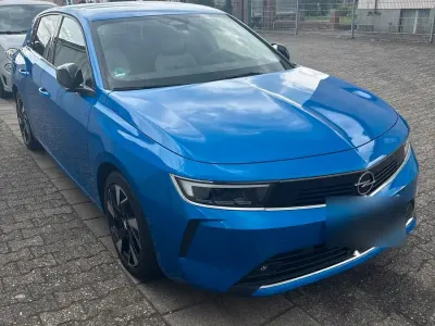 Używany Opel Astra Elegance 131 KM (96 kW) 2022 Niebieski Hatchback