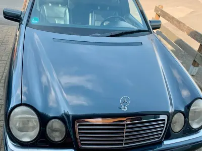 Gebraucht Mercedes E280 193 PS (141 kW) 1996 Schwarz Limousine