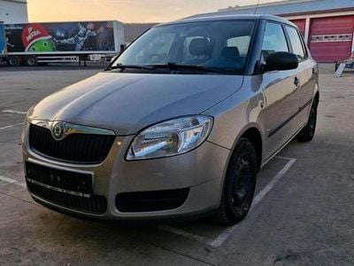 Gebraucht Skoda Fabia 60 PS (44 kW) 2009 Silber Kleinwagen