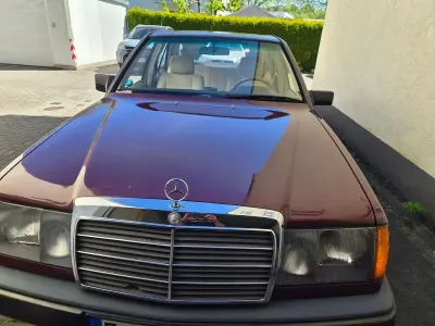 Second-hand Mercedes E230 132 CP (97 kW) 1988 Roșu Berlinǎ