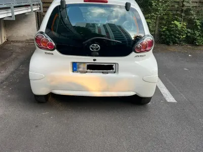 Gebraucht Toyota Aygo 68 PS (50 kW) 2010 Weiß Kleinwagen
