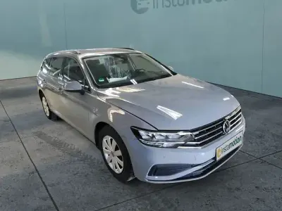 Gebraucht VW Passat 150 PS (110 kW) 2022 Grau Kombi
