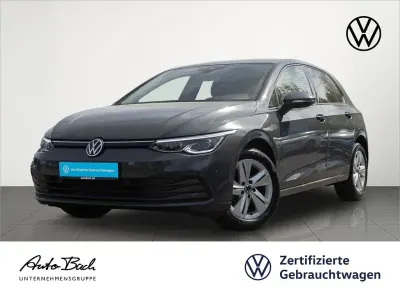 Gebraucht VW Golf VIII Life 131 PS (96 kW) 2023 Grau Limousine