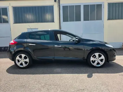 Gebraucht Renault Mégane Dynamique 131 PS (96 kW) 2010 Schwarz Limousine