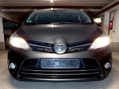 Grau Gebraucht 2017 Toyota Verso Van / Kleinbus | 9.900 € (Fairer Preis)