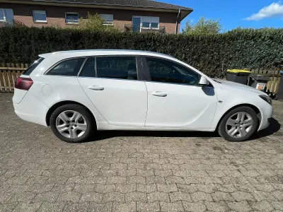 Gebraucht Opel Insignia 160 PS (117 kW) 2013 Weiß Kombi