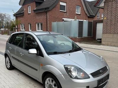 Gebraucht Ford Fiesta 80 PS (58 kW) 2006 Silber Kleinwagen