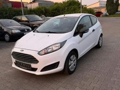 Gebraucht Ford Fiesta Ambiente 60 PS (44 kW) 2015 Weiß Kleinwagen