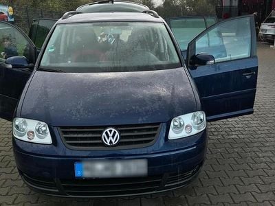 Blau Gebraucht 2005 VW Touran Van / Kleinbus | 2.500 € (Etwas zu teuer)