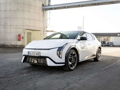 Gebraucht Kia EV4 GT-Line 150 kW (204 PS) 2025 Weiß metallic Limousine
