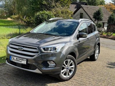 Gebraucht Ford Kuga Titanium 150 PS (110 kW) 2018 Grau SUV