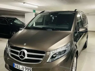 Używany Mercedes V220 Avantgarde Edition 163 KM (119 kW) 2017 Szary Minivan