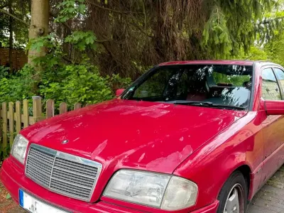 Gebraucht Mercedes C220 150 PS (110 kW) 1996 Rot Limousine