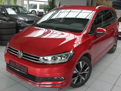 Gebraucht VW Touran Highline 150 PS (110 kW) 2022 Rot Van / Kleinbus