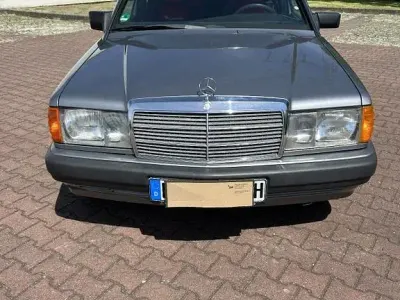 Gebraucht Mercedes 190 118 PS (86 kW) 1990 Grau Limousine
