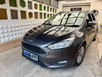 Gebraucht Ford Focus 101 PS (74 kW) 2016 Silber Limousine