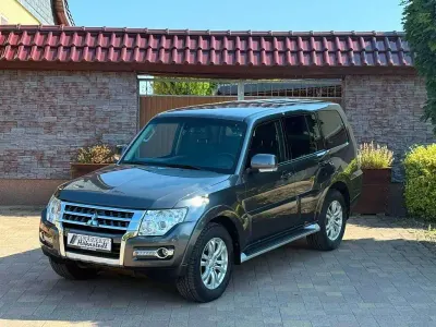 Gebraucht Mitsubishi Pajero Diamant Edition 190 PS (139 kW) 2015 Grau SUV