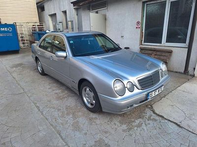 Gebraucht Mercedes E200 Classic 163 PS (119 kW) 2001 Silber Limousine