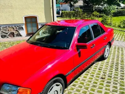 Gebraucht Mercedes C180 122 PS (89 kW) 1993 Rot Limousine