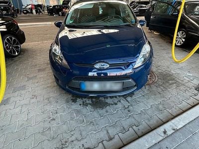 Gebraucht Ford Fiesta 90 PS (66 kW) 2010 Blau Kleinwagen