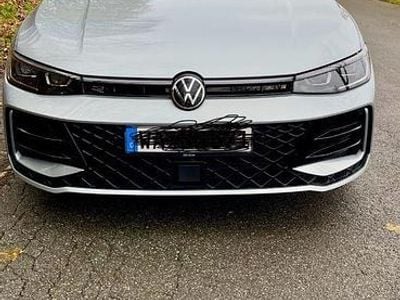 Gebraucht VW Passat R-line 150 PS (110 kW) 2024 Silber Kombi