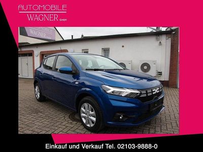 Blau Gebraucht 2024 Dacia Sandero Expression Limousine | 15.990 € (Fairer Preis)