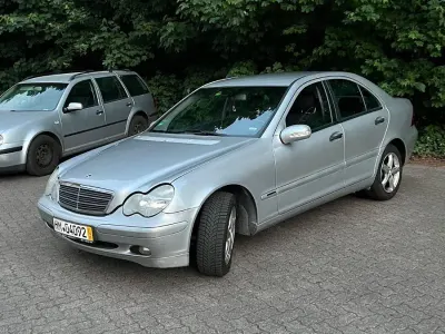Używany Mercedes C180 Classic 129 KM (94 kW) 2001 Srebrny Sedan/Limuzyna
