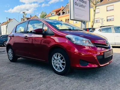 Używany Toyota Yaris Life 99 KM (72 kW) 2012 Czerwony Hatchback