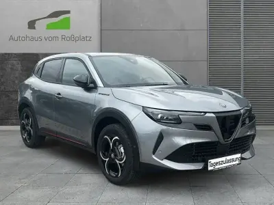Neu Alfa Romeo Junior Edizione Speciale 136 PS (100 kW) 2025 Grau SUV