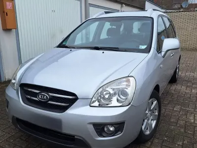 Gebraucht Kia Carens 106 PS (77 kW) 2007 Silber Van / Kleinbus