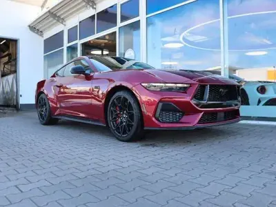 Neu Ford Mustang Fastback 446 PS (328 kW) 2026 Molten magenta metallic Coupé