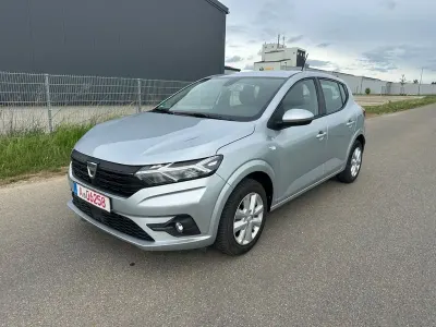 Używany Dacia Sandero Comfort 91 KM (66 kW) 2022 Srebrny Sedan/Limuzyna