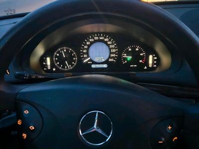 Mercedes E220