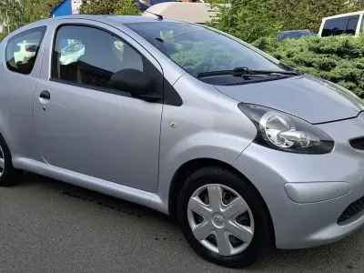 Gebraucht Toyota Aygo Basis 68 PS (50 kW) 2009 Silber Kleinwagen