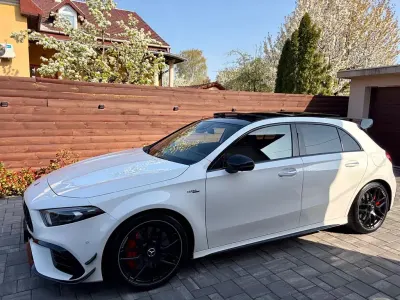 Używany Mercedes A45 AMG AMG 421 KM (309 kW) 2020 Biały Sedan/Limuzyna