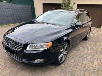 Schwarz Gebraucht 2014 Volvo V70 Momentum Kombi | 13.490 € (Teuer)