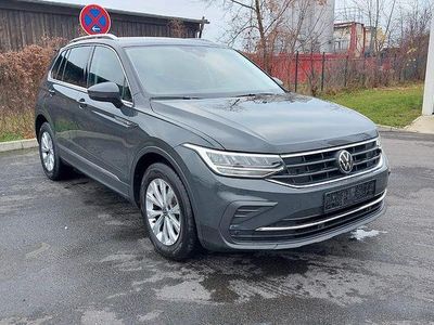 Grau Gebraucht 2024 VW Tiguan Life SUV | 29.990 € (Superpreis)