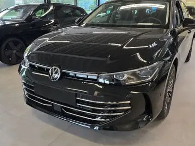 Gebraucht VW Passat Elegance 150 PS (110 kW) 2025 Schwarz Kombi