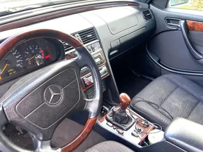 Gebraucht Mercedes C220 Elegance 122 PS (89 kW) 1998 Silber Limousine