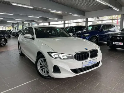 Gebraucht BMW 320 190 PS (139 kW) 2023 Weiß Limousine